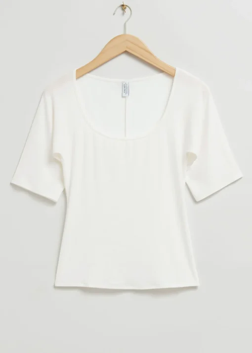 Best Sale Figursyet Blod T-Shirt Med Firkantet Hals Kvinder Toppe