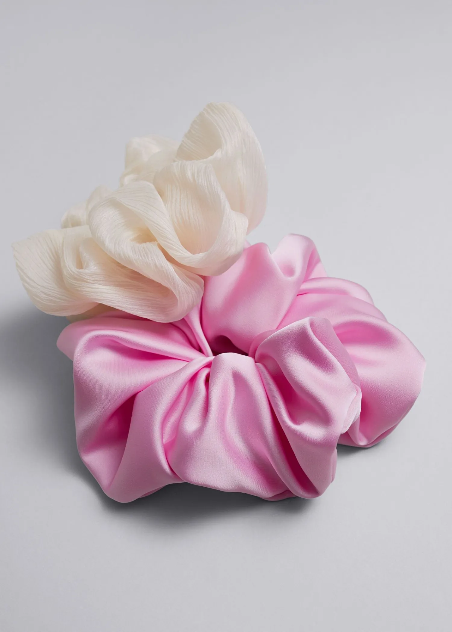Shop Duo Extra-Large Satin Finish Scrunchie Sæt Kvinder Hårtilbehør