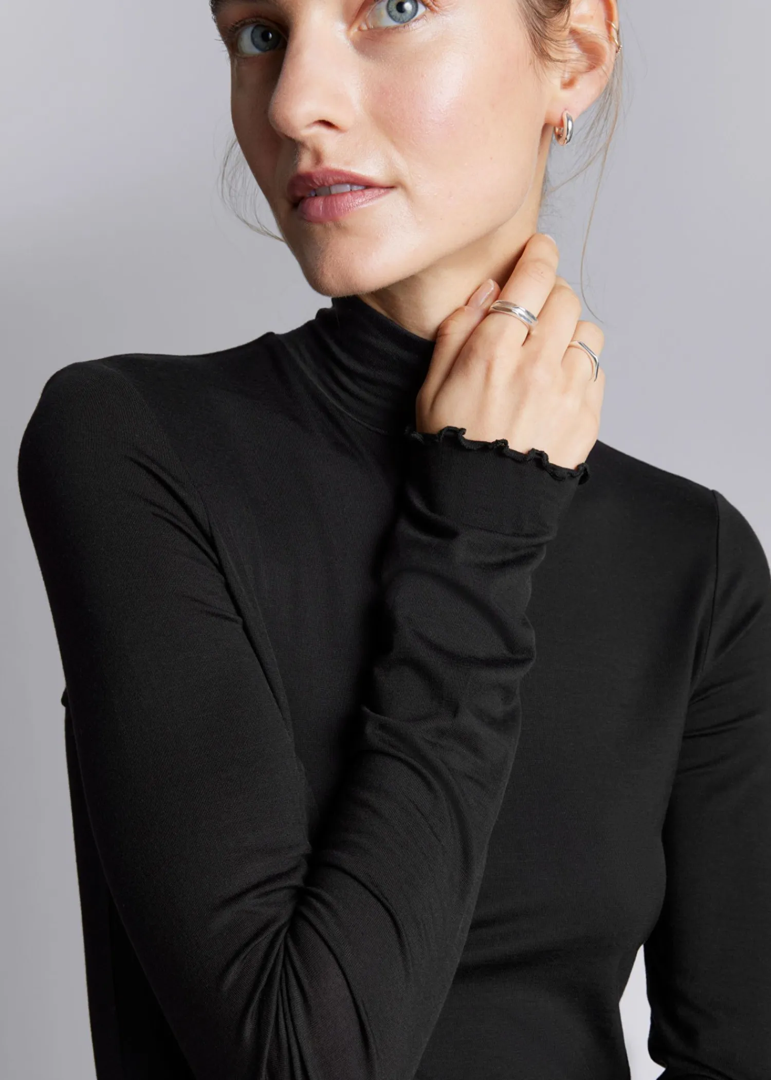 Sale Frill-Cuff Mock-Neck Top Kvinder Toppe