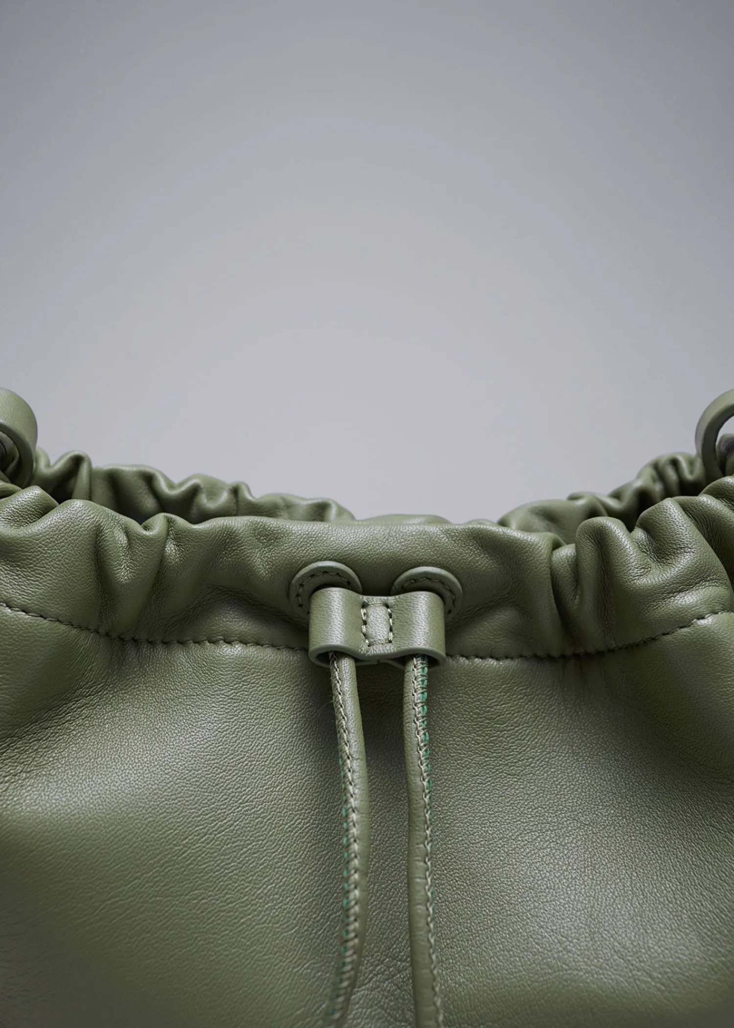 Best Lille Tote I Laeder Med Snoretraek Kvinder Skuldertasker