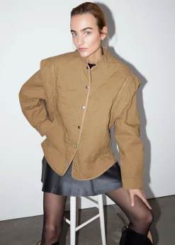 Hot Quiltet Jakke Med Forlaenget Skulder Kvinder Frakker & Jakker